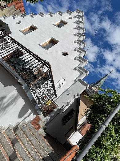 Renovierte 2,5-Zimmer Möblierte Wohnung Galerie Loft in Rottenburg – Außenansicht, Weg zur Wohnung