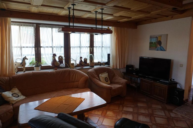 Großes Haus/Mehrgenerationenhaus in Huglfing von privat – Wohnzimmer EG
