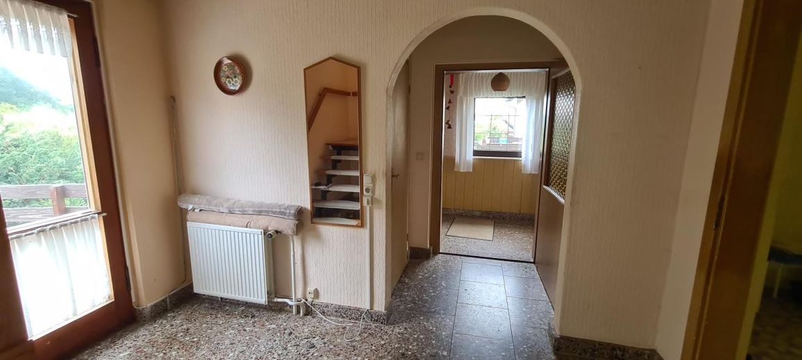 ab sofort: Einfamilienhaus in ruhiger Dorflage nahe Hermsdorf, Preis VB – Diele