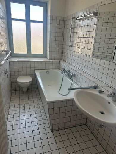 Urokliwe 2-pokojowe mieszkanie z przestronnym poddaszem użytkowym, balkonem i zabudową kuchenną w Vierkirchen – 11
