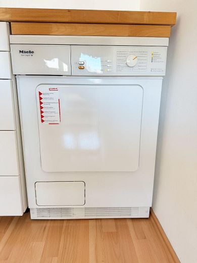 Bonn-Zentrum: 2,5-Zimmer-Wohnung mit Terrasse & Panoramablick, 1A-Lage Fußgängerzone – Waschtrockner