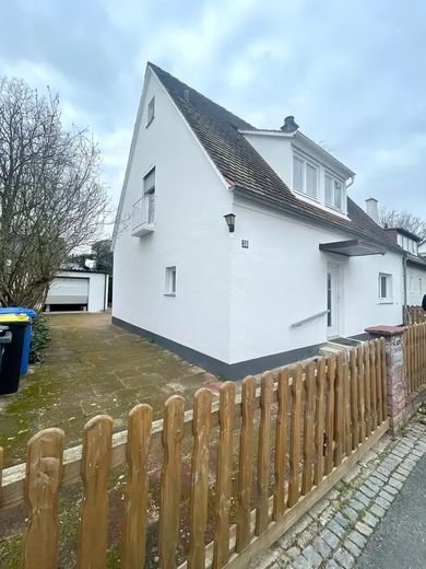 Freistehendes Einfamilienhaus Garten, Garage Nürnberg-Katzwang provisionsfrei sofort bezugsfrei – Foto 2