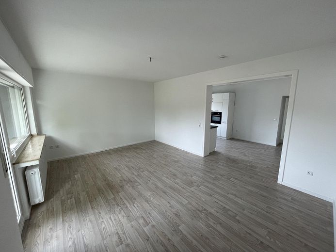 Frisch renovierte 2-Zimmer-Wohnung für 1-2 Personen, Balkon, Einbauküche, ca. 61 m², Lünen-Wethmar – Wohnzimmer Blick 1