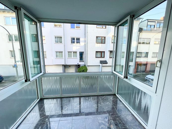 Exklusives City-Apartment mit großzügiger Wohnloggia in Top-Lage – Loggia