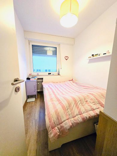 Helle 3-Zimmer-Wohnung mit Balkon in Ratingen-Zentrum, 59 m² – Schlafzimmer
