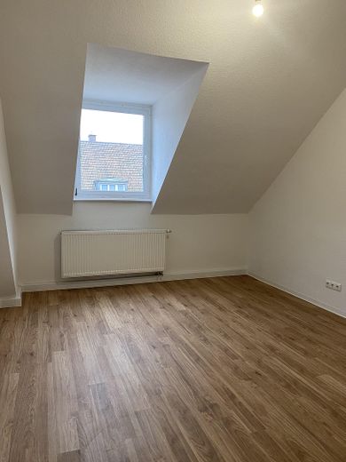 Wunderschöne 3-Zimmer Dachgeschosswohnung in KA-Oststadt – Zimmer 3 zur Straße