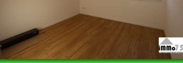 شقة 3,5 غرفة في Illingen-Schützingen للإيجار–سكن عصري في أول سكن مع مطبخ مدمج