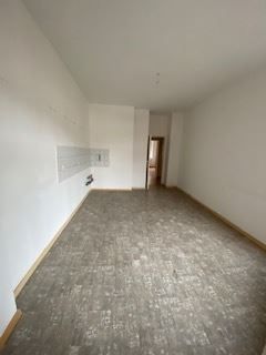 Großzügige 2-Zimmer mit Laminat und Wannenbad in zentraler Lage! – IMG_2944