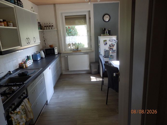 modernisierte Doppelhaushelfte mit zwei Wohnungen auf 403,50 qm Grundstück mit Garage – Küche Erdgeschoß