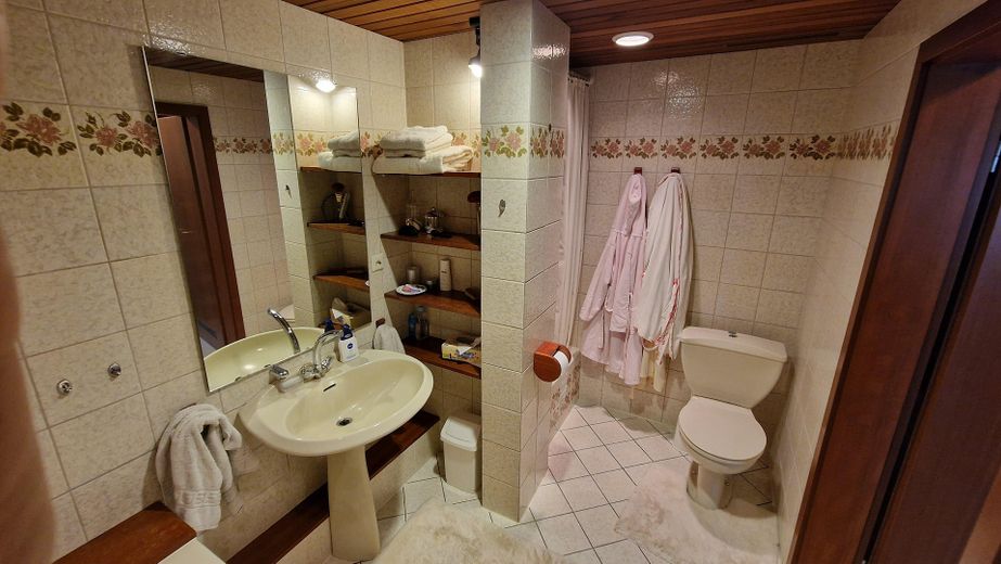 Reserviert! Exklusiver Bungalow in Königswinter: Homeoffice, traumhafte Aussicht, Sonnenuntergänge – Wannenbad 2