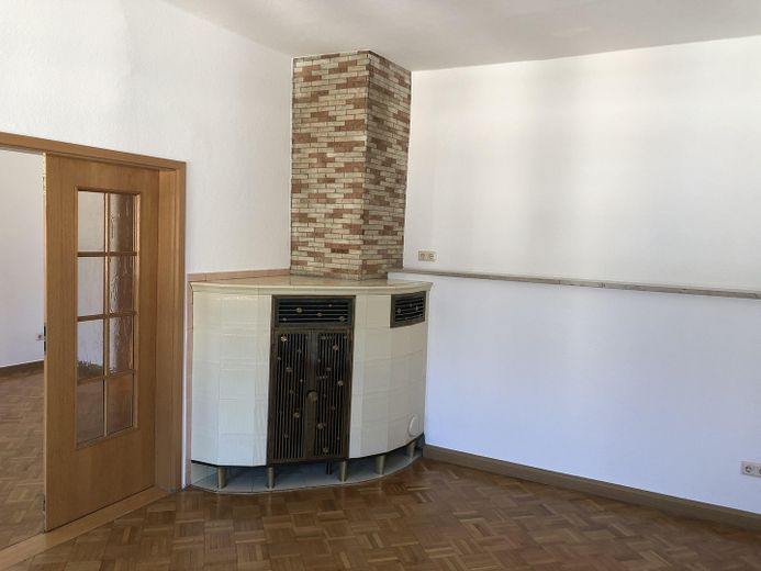 Neuwertige Wohnung mit vier Zimmern, Vollbad und EBK, Traumterrasse in Freiberg – Wohnzimmer 2