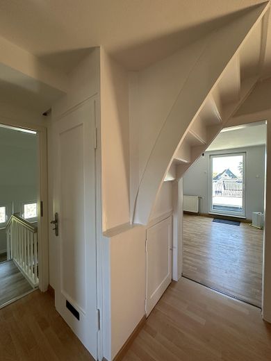VICINO AL CENTRO! Appartamento mansardato, unità condominiale in edificio plurifamiliare ristrutturato – Treppe zum Spitzboden