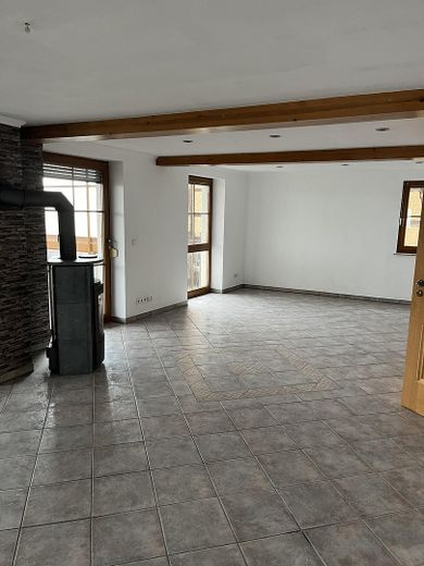 Spazio abitativo per tutti - 5 locali, 170 m², 2 bagni, stufa svedese, balcone, vista – Wohn u. Essbereich mit Ofen