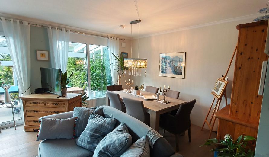 Exklusives Stadthaus am Seerosenpark in Bremen Oberneuland - provisonsfrei! – Wohnzimmer - Essbereich