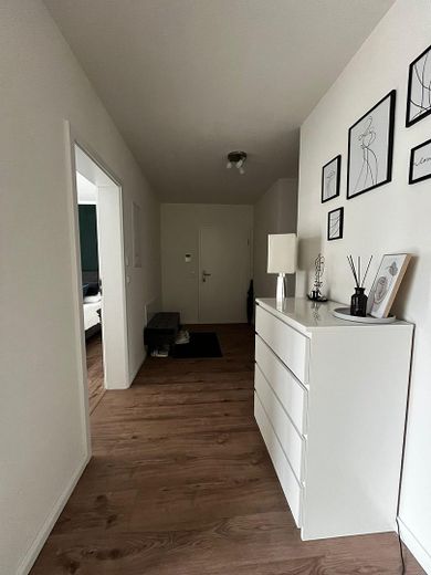 Modern & energieeffizient: 4 Zimmer mit großem Balkon und Blick ins Grüne – Foto 9