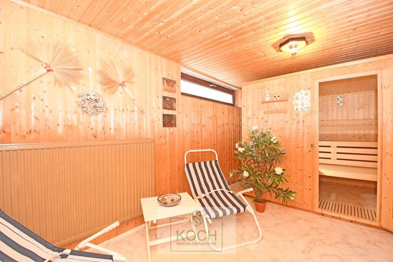 Individuelles Architektenhaus mit schönem Grundstück in ruhiger Lage – Sauna