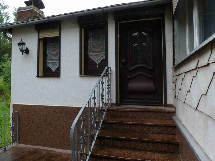 Doppelhaushälfte mit Nebengebäude und Grundstück in Waldnähe – 02 P1070684k