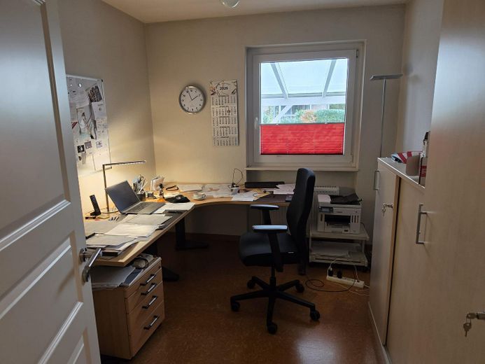 Israelsdorf: Gepflegtes EFH mit Einliegerwohnung nahe Naturschutzgebiet – Arbeitszimmer, 9,6 qm