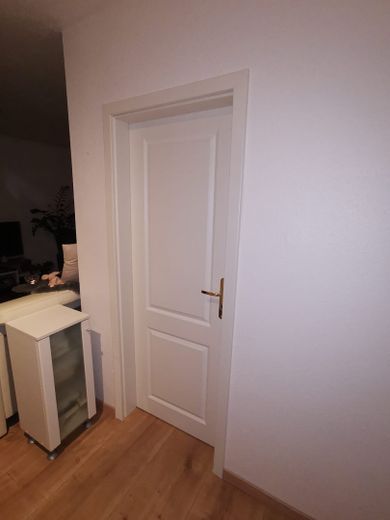 Top- Lage, schöne, ca. 53 qm Wohnung, 2 Zi.+je 1 Balkon+alle Räume mit Fenster – Küchentür
