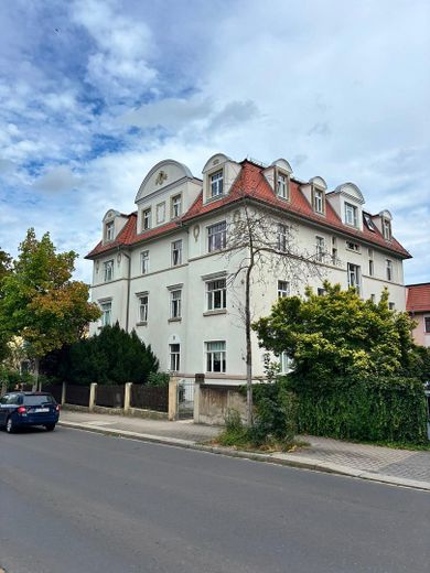 Precioso piso antiguo renovado con vistas – Hausansicht