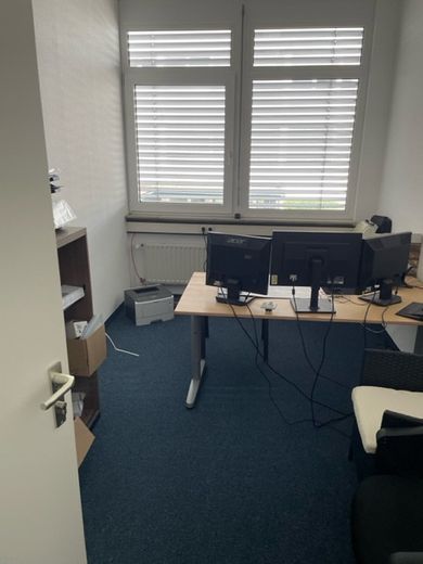 günstiger Büroraum in Gemeinschaftsbüro im Industriegebiet Leonberg an der Autobahn – Büro 6