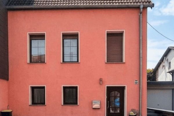 +NO COMMISSION+ Well-Maintained Detached House with Spacious Plot in Völklingen-Lauterbach
