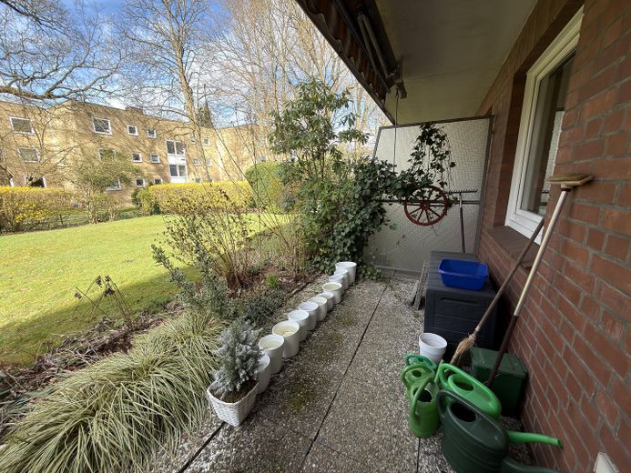 Grünes Bahrenfeld: appartamento libero di 3 locali con terrazza, aiuola e garage sotterraneo – Terrasse
