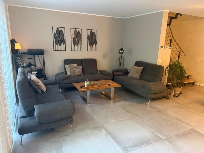 Hochwertige Doppelhaushälfte in Feldrandlage mit Südterrasse und Garten in Nieder-Olm – Wohnbereich