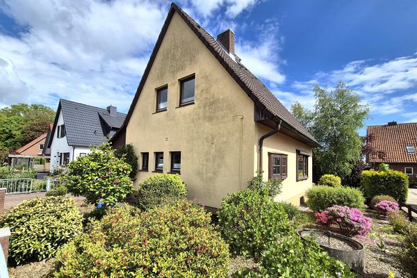Charmantes Einfamilienhaus mit viel Potenzial in guter Lage – leerstehend & provisionsfrei
