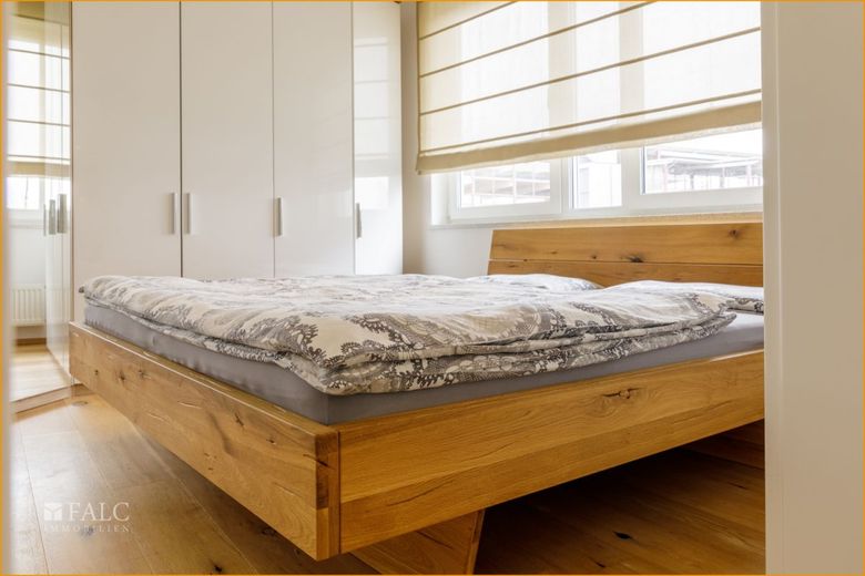 Erstklassiges Domizil in Top-Lage und Zustand – Schlafen Einbauschrank