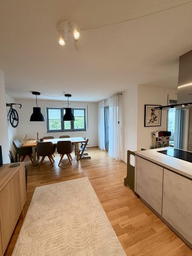 Exclusive 4-room apartment with designer kitchen and underground parking space – living at the highest level – Foto 5