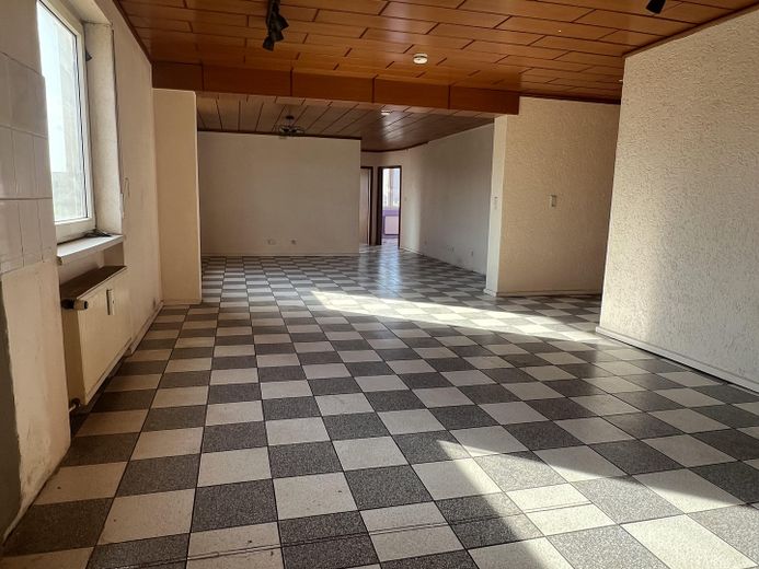 4-Zimmerwohnung im urbanen Mannheimer Industriehafen - ideal für studentische und andere WG's – Wohnzimmer