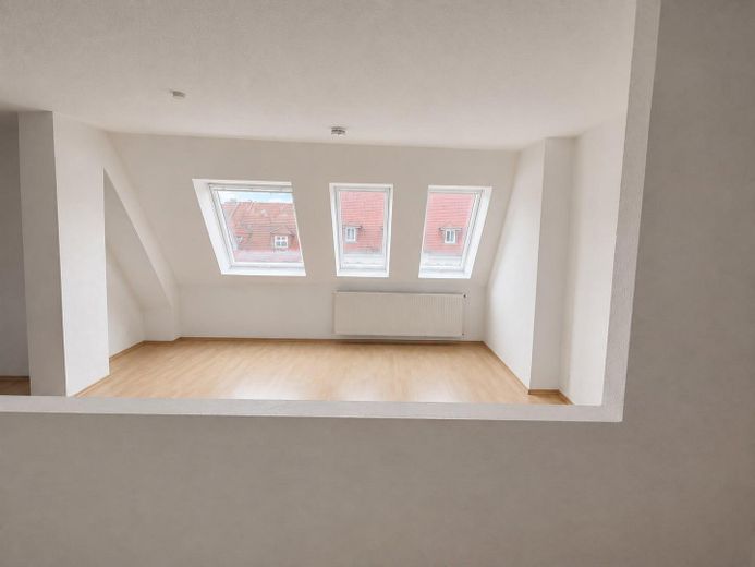 1-Zimmer-Dachgeschosswohnung mit Loft-Charakter in bester Innenstadtlage! – Wohnzimmer 2