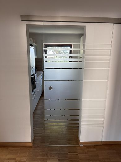 Von privat - Gepflegte, renovierte 3-Zimmer Wohnung mit Balkon in Tamm – Eingang zur Küche