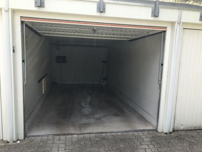 ...ab sofort 1-Zi-Wo.f.sol.berufs.,/Single/Stud/Azubi im 1.OG, Garage möglich. – Ansicht Garage