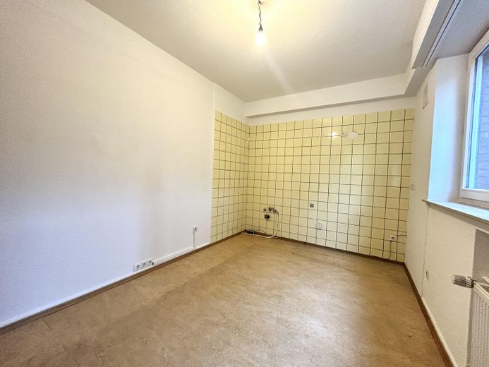 Wieder verfügbar: Große 3-Zimmerwohnung mit traumhaftem Ausblick in Alfelder Bestlage – Küche