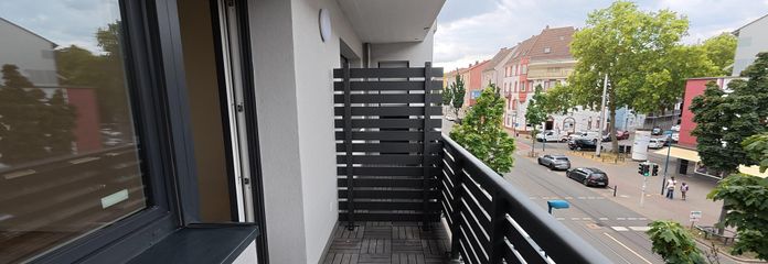 ++TOP komplett neu renovierte 2 ZKB++neue Einbauküche++Balkon++Parkett