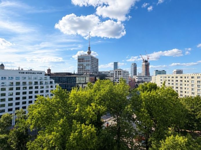 Wohnen mit Weitblick über Berlin-Mitte – Foto 1