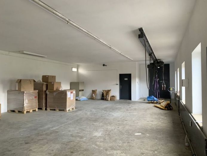 Ideal für Produktion & Lager: Renovierte Gewerbefläche mit Kranbahn nahe dem Hofer Freibad (ca. 188 m²) – Foto 1