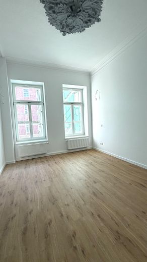 Erstbezug nach Kernsanierung - großzügige Altbauwohnung perfekt für Paar / 2er WG – Wohnzimmer / Schlafzimmer