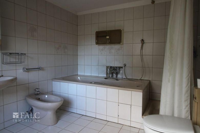 Großzügige Doppelhaushälfte – Badezimmer