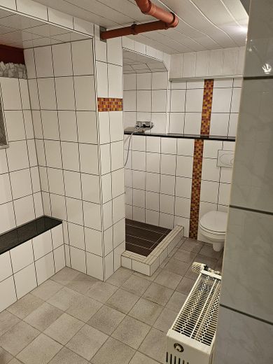 WC mit Dusche Keller