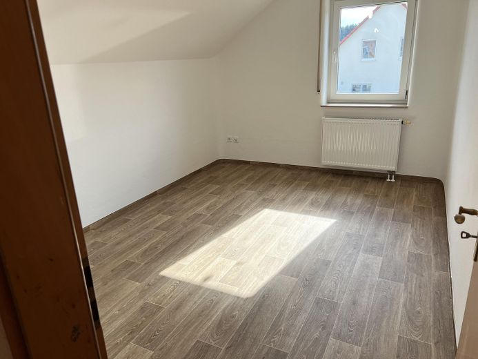 🌿 Renovierte Doppelhaushälfte mit grossem Garten und Garage in Linthe bei Berlin/ Potsdam – Schlafzimmer 