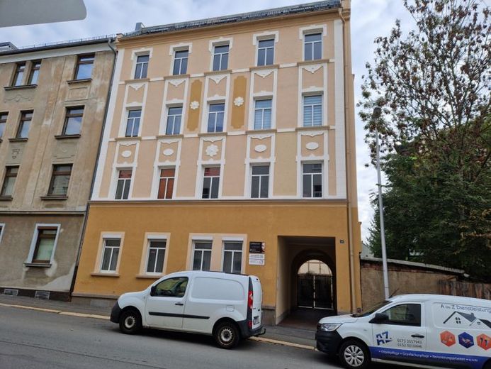 Affittasi appartamento di 2 locali ristrutturato al 1° piano senza cauzione, in un curato edificio plurifamiliare a Gera-Pforten. – Foto 1