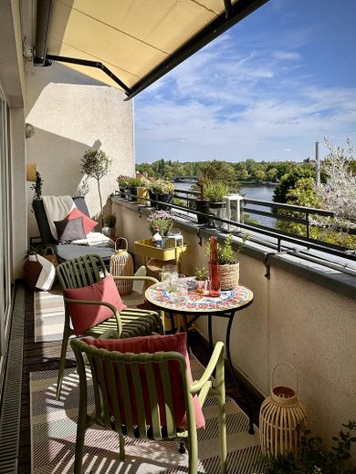 Dachgeschosswohnung mit Balkon und Terrasse – Balkon