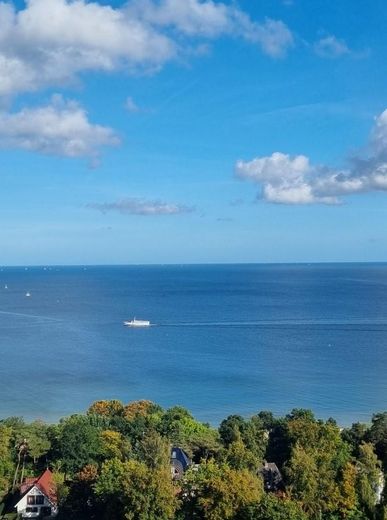 Deniz manzaralı! Plaja ve merkeze yakın, tamamen yenilenmiş üst düzey daire, 75 m², 2 oda – Ihr Meerblick