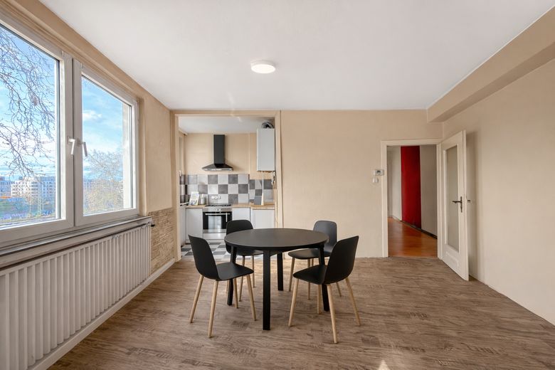7 Min zur Uni! WG-Neugründung oder als möblierte Wohnung +Balkon- Drei-Zimmer-Wohnung in D-Bilk – Esszimmer + Küche