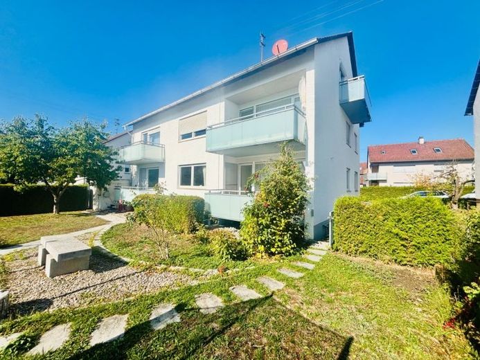 Attraktiv geschnittene 3-Zimmer-Wohnung mit Balkon, Einbauküche und Stellplatz – Foto 1