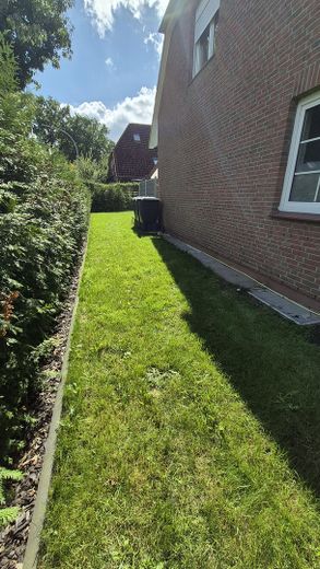 Casa a schiera di testa ben tenuta con giardino recintato e posto auto coperto – Garten 