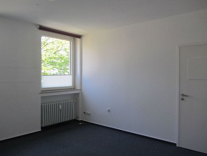 1-Zimmer in 3er-WG mit neuwertigem Duschbad und EBK im Stadtzentrum – Zu vermietendes Zimmer